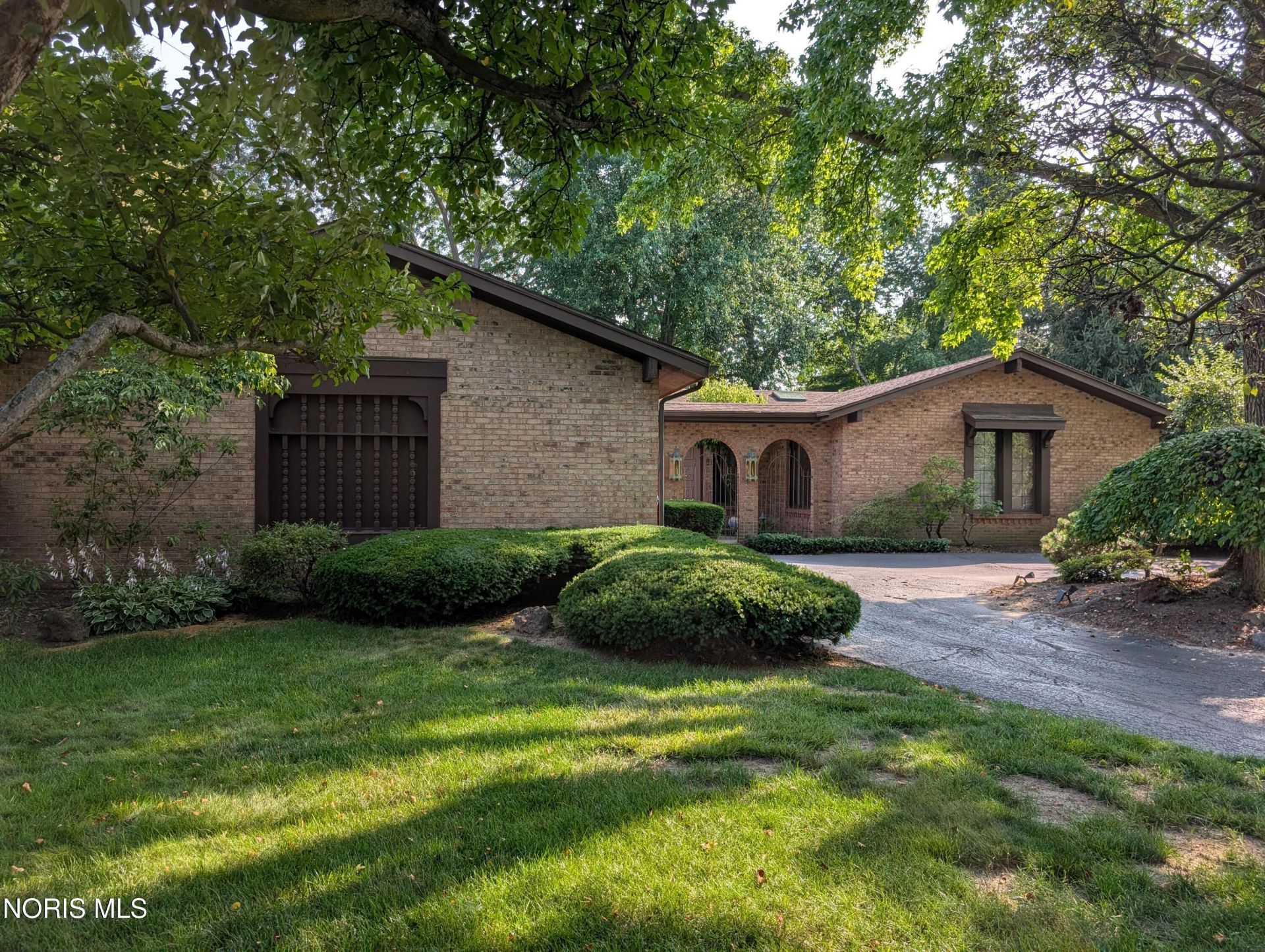 7041 Country Creek Road , Maumee, OH 43537 Main Photo