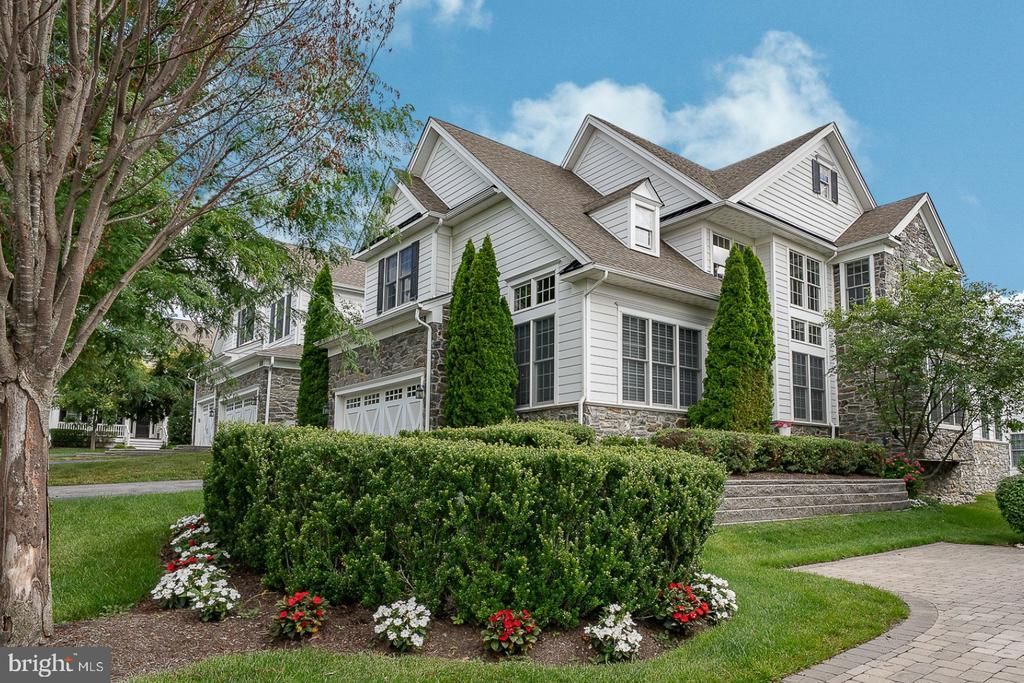 305 SUNNY BROOK LANE , NEWTOWN SQUARE, PA 19073