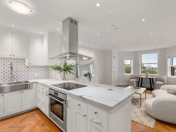 390 Commonwealth Ave, Unit 706, Boston, MA 02215