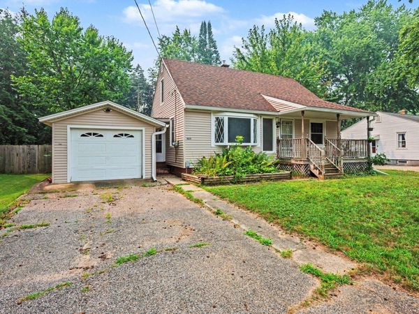 1050 Bloomfield Avenue, Plainwell, MI 49080