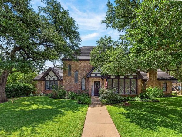 405 Charleston Court, Hurst, TX 76054