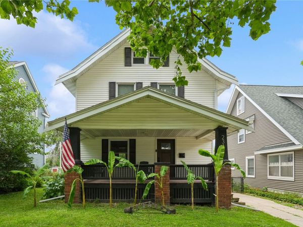 2312 B Ave NE, Cedar Rapids, IA 52402