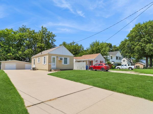 4032 56th Street , Des Moines, IA 50310