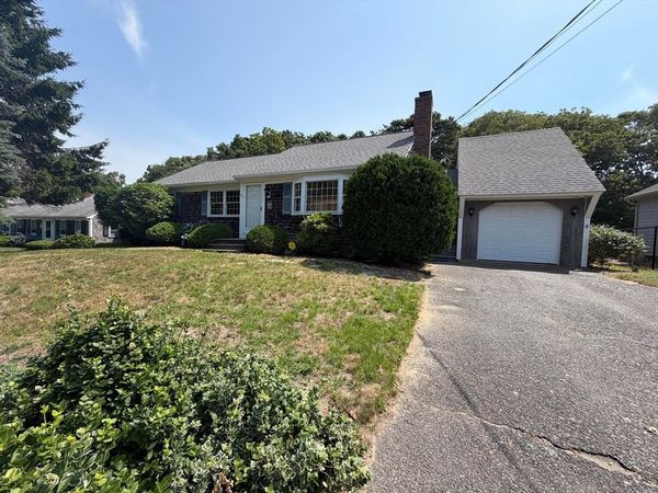 96 Pawkannawkut Dr, Yarmouth, MA 02664