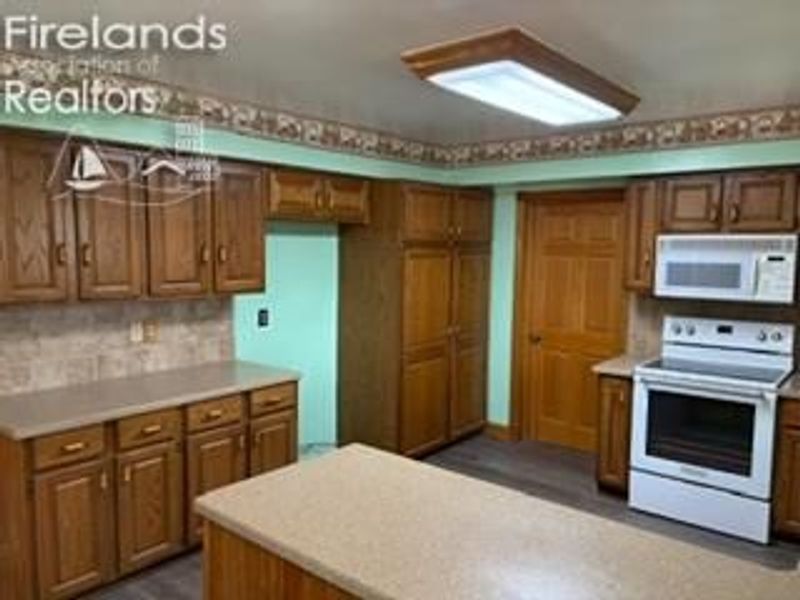 208 W Main Street, McComb, OH 45858 Photo 26