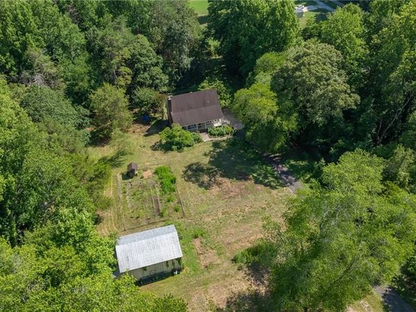 900 Teague Road , Winston-Salem, NC 27107