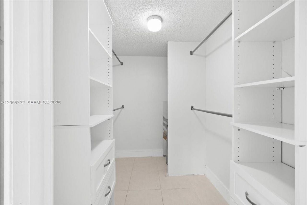 8290 Lake Dr, Unit 130, Doral, FL 33166 Photo