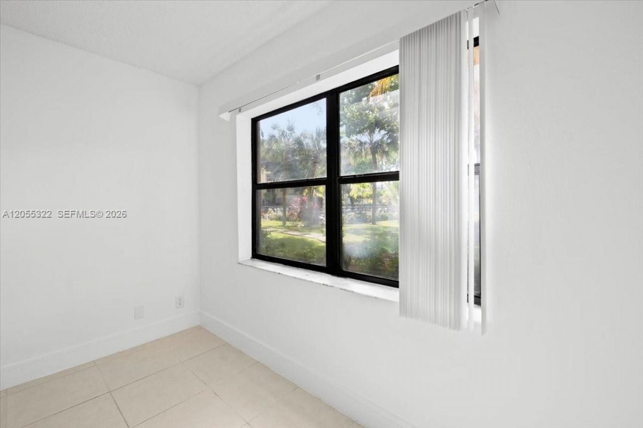 8290 Lake Dr, Unit 130, Doral, FL 33166 Photo