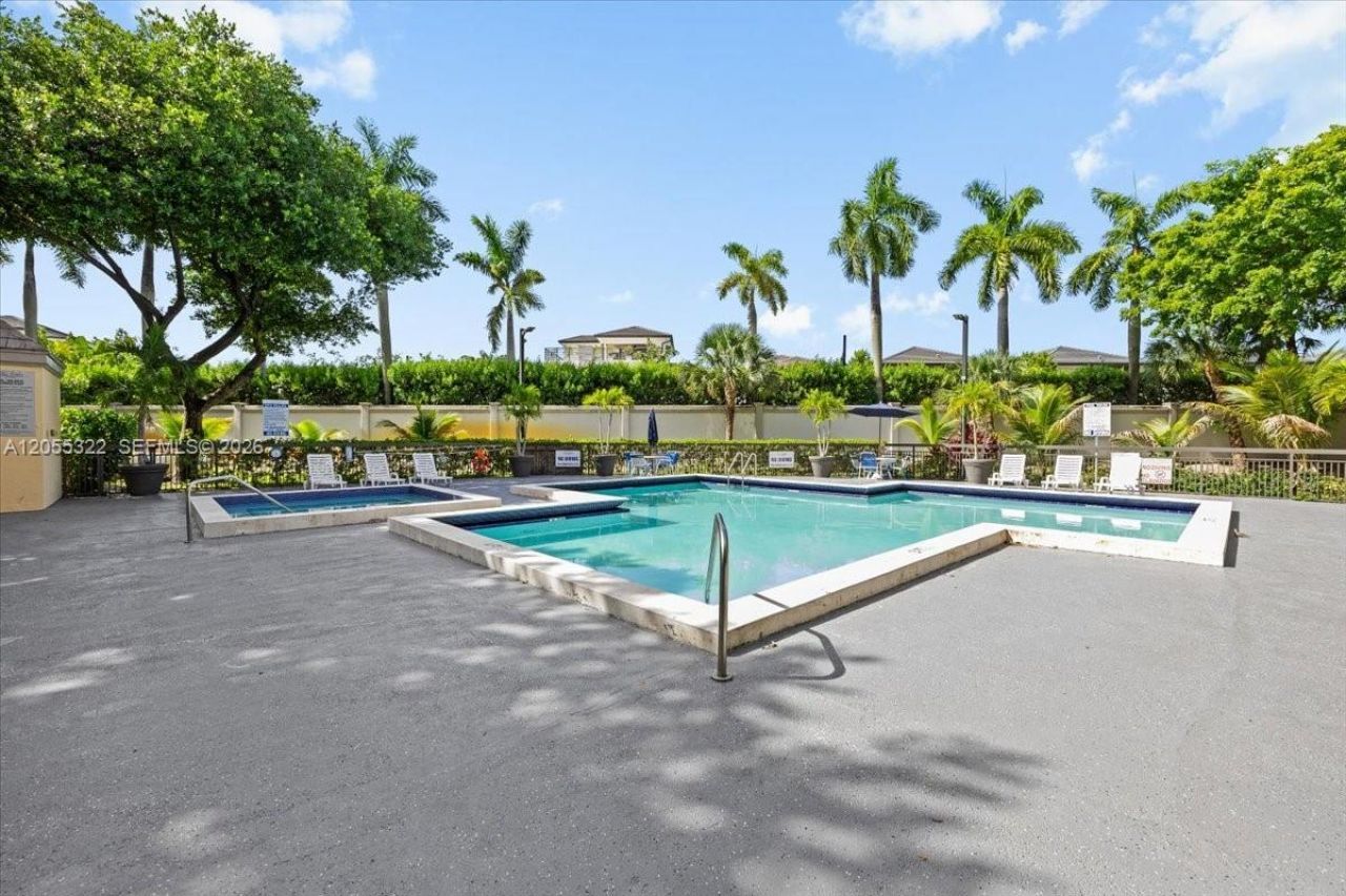 8290 Lake Dr, Unit 130, Doral, FL 33166 Photo