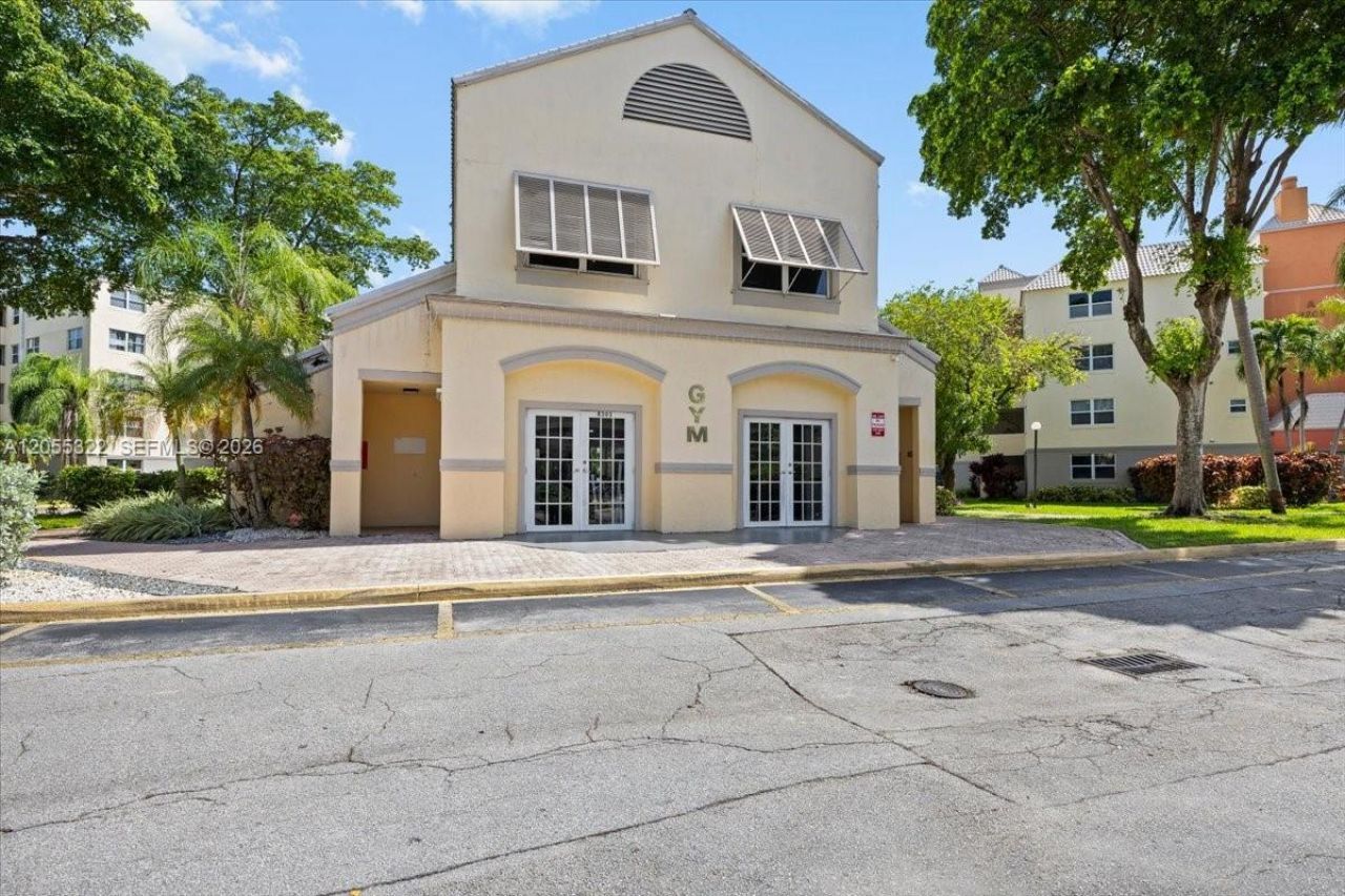 8290 Lake Dr, Unit 130, Doral, FL 33166 Photo