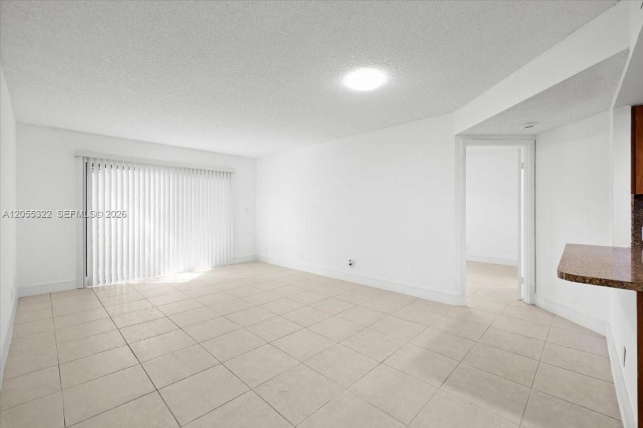 8290 Lake Dr, Unit 130, Doral, FL 33166 Photo