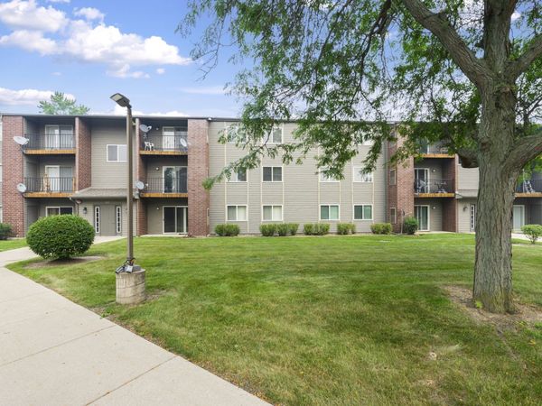 727 Elm Lane , Unit 308, Woodstock, IL 60098