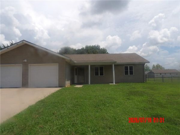 411 Briarwood Drive, Iola, KS 66749
