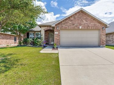 317 Amethyst Drive, Fort Worth, TX 76131