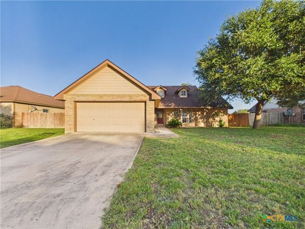 1125 Iris Crescent , Floresville, TX 78114