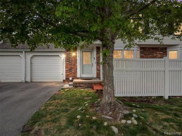 42253 Old Pond Circle, Plymouth Twp, MI 48170