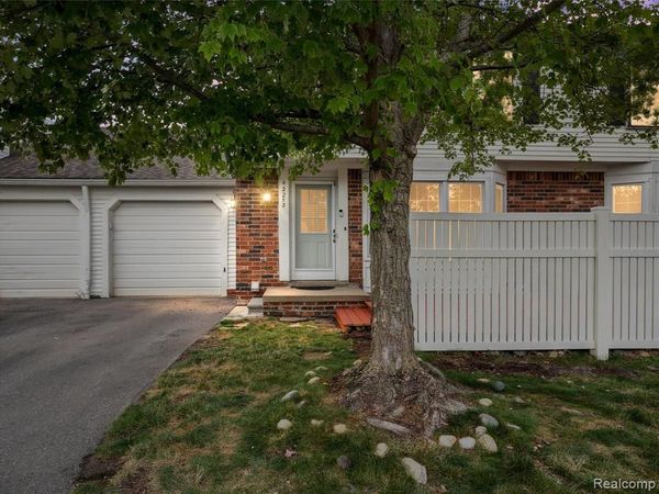 42253 Old Pond Circle, Plymouth Twp, MI 48170