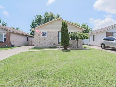 19778 E 14 Mile Road, Roseville, MI 48066