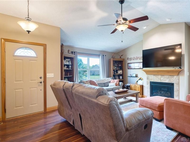 618 Willow Point Court, Troy, OH 45373 Photo 4