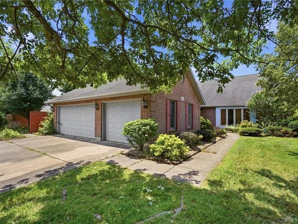 806 Claymore Court, Tipp City, OH 45371