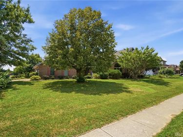 806 Claymore Court, Tipp City, OH 45371