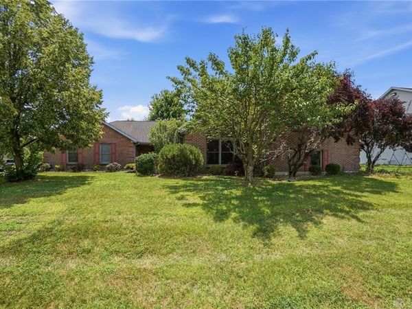 806 Claymore Court, Tipp City, OH 45371