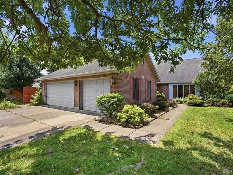 806 Claymore Court, Tipp City, OH 45371 Photo 3