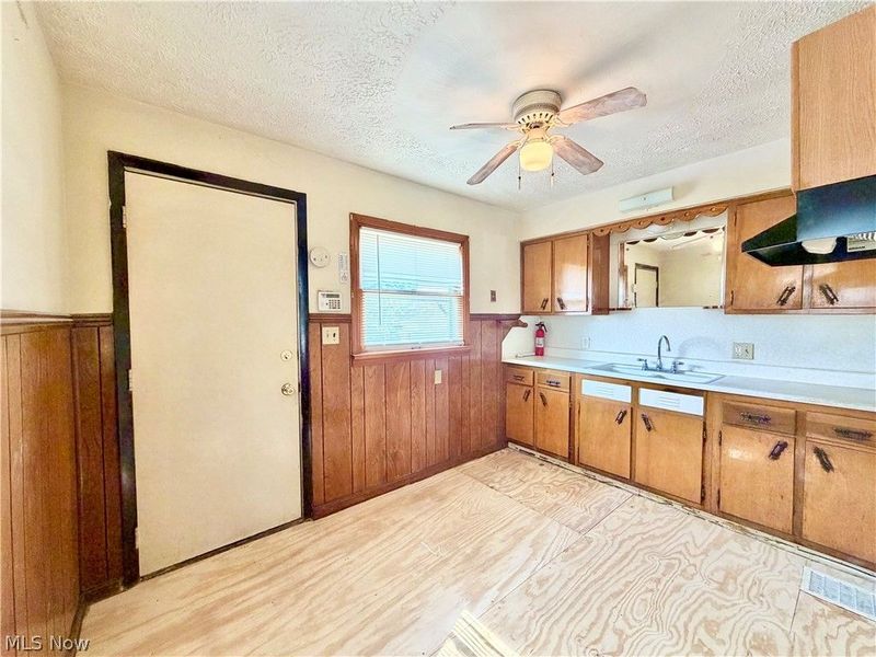 1611 27th Street NE, Canton, OH 44714 Photo 9