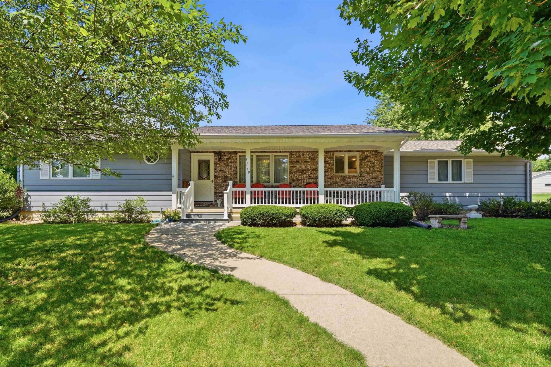 1210 NE 4th Street, Independence, IA 50644 Main Photo