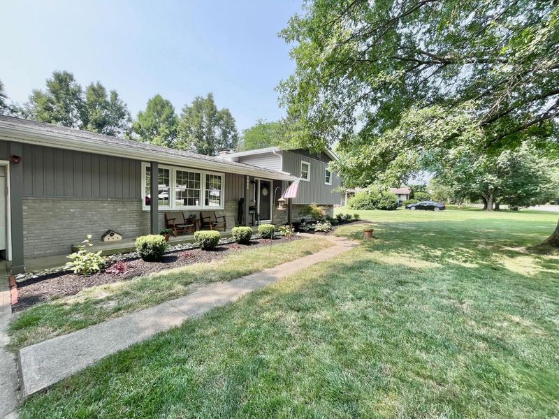 1129 Royal Court NE, Lancaster, OH 43130 Photo 2