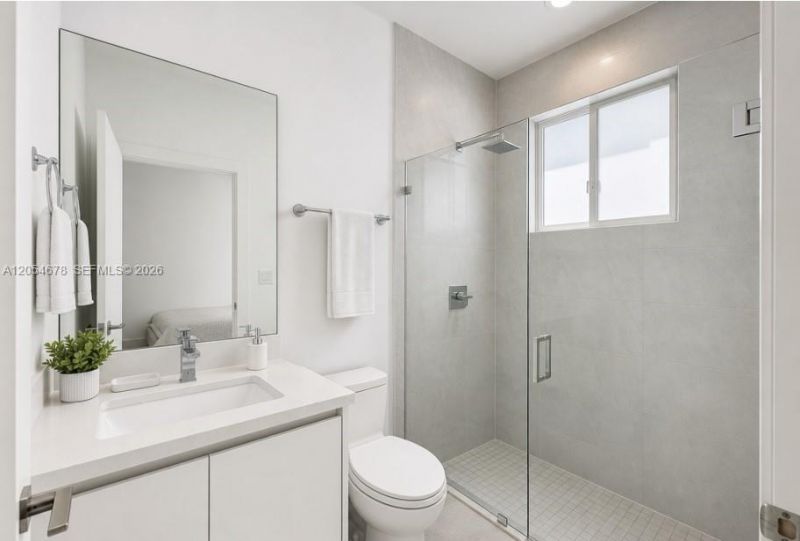 10384 NW 67th Ter , Doral, FL 33178 Photo
