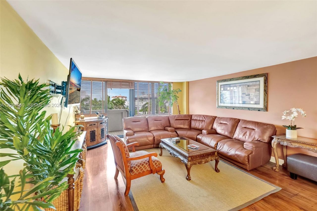 10101 E Bay Harbor Dr , Unit 502, Bay Harbor Islands, FL 33154 Photo