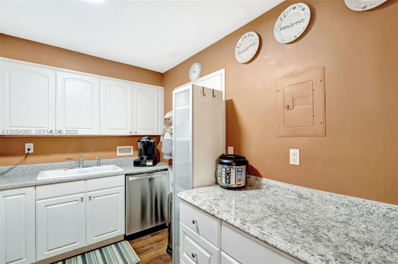 10101 E Bay Harbor Dr , Unit 502, Bay Harbor Islands, FL 33154 Photo