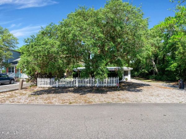 147 NW 10th Street , Oak Island, NC 28465
