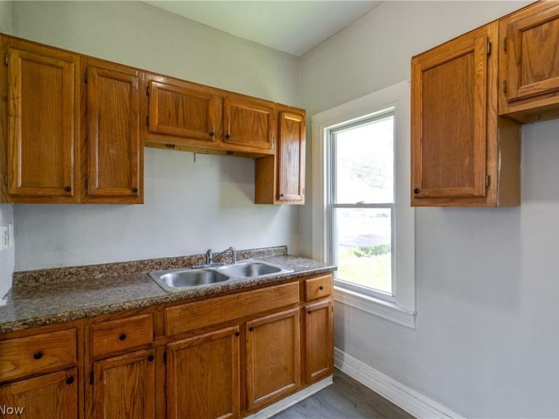 12937 Erwin Avenue, Cleveland, OH 44135 Photo 8