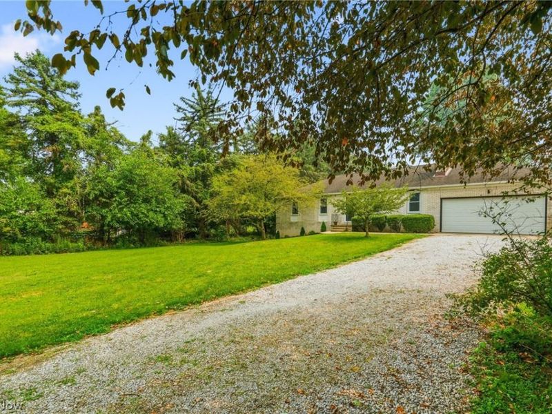 2470 Easton Street NE, Canton, OH 44721 Photo 3