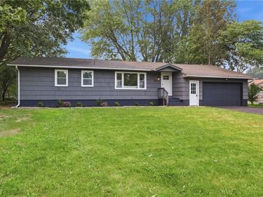 1063 Farnsworth Road S, Henrietta, NY 14623