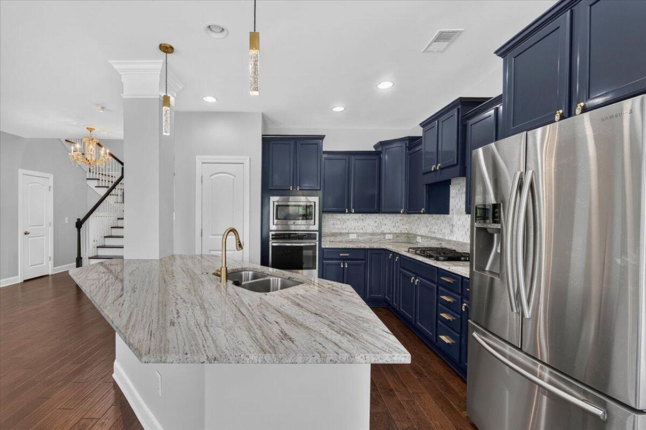 725 Quintan Street Photo 21
