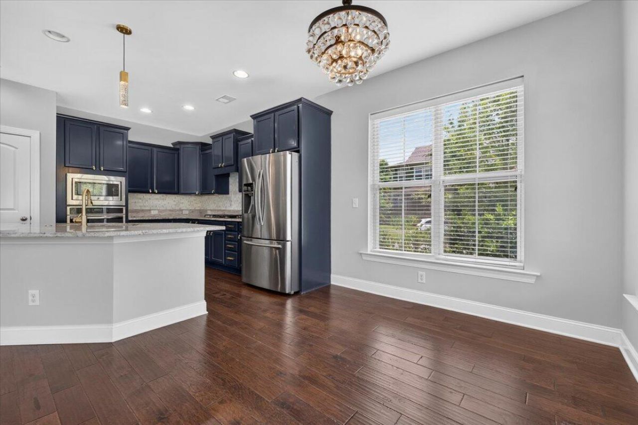 725 Quintan Street Photo 22
