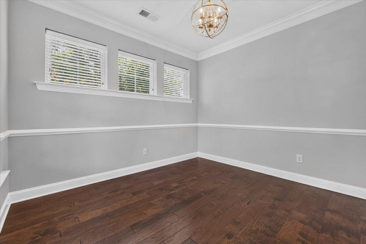 725 Quintan Street Photo 23