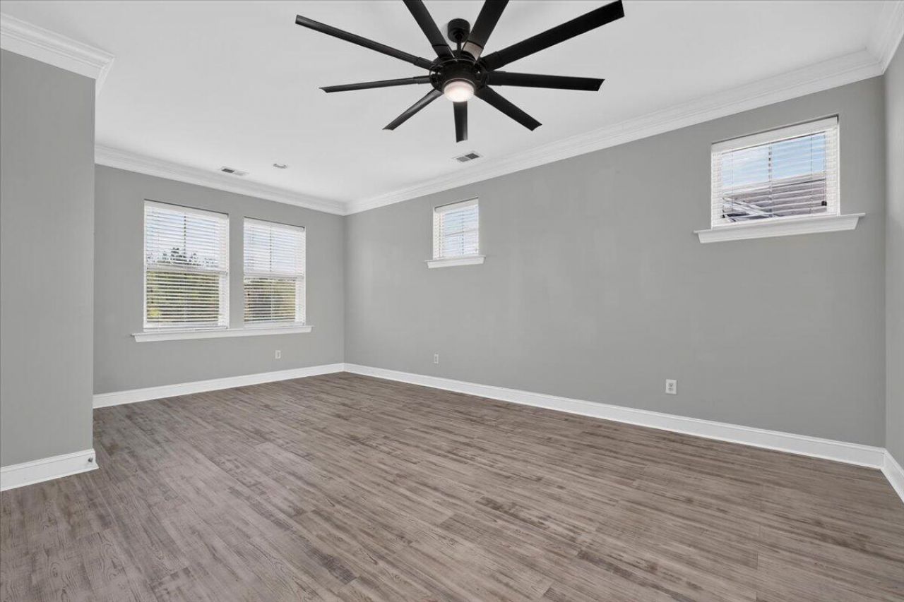 725 Quintan Street Photo 24