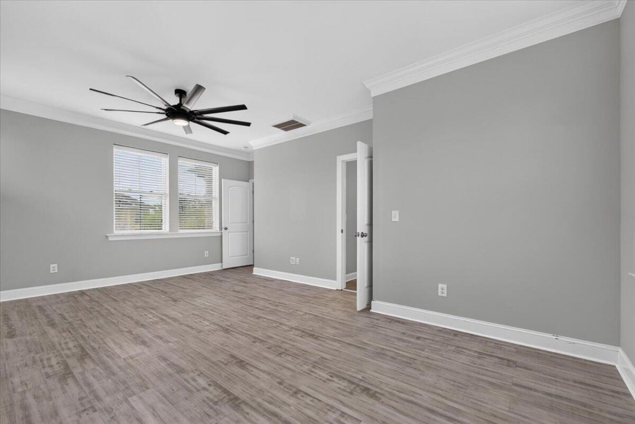 725 Quintan Street Photo 25