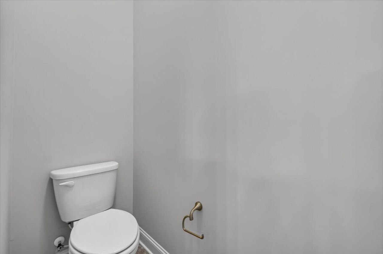 725 Quintan Street Photo 30