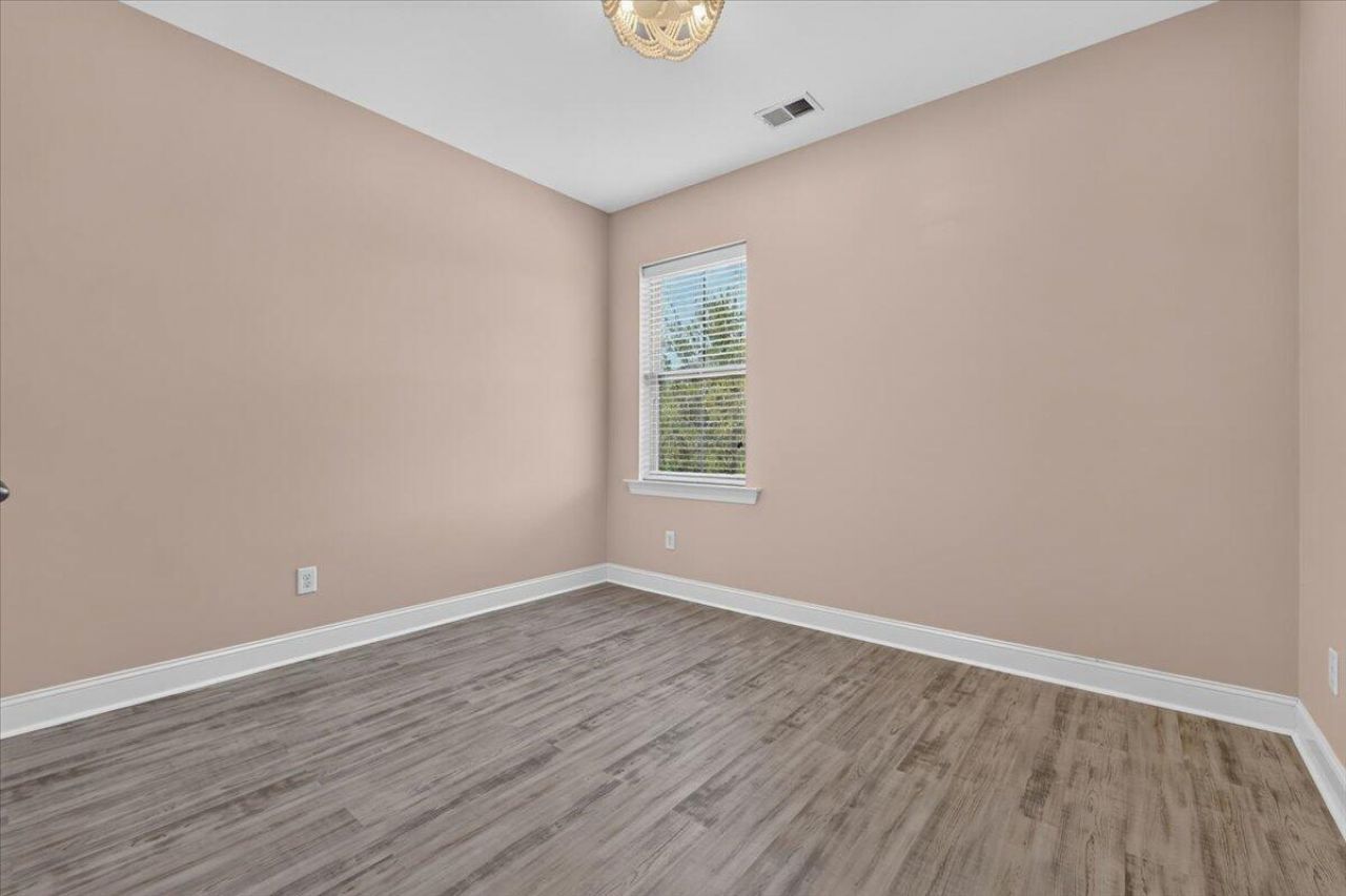 725 Quintan Street Photo 31