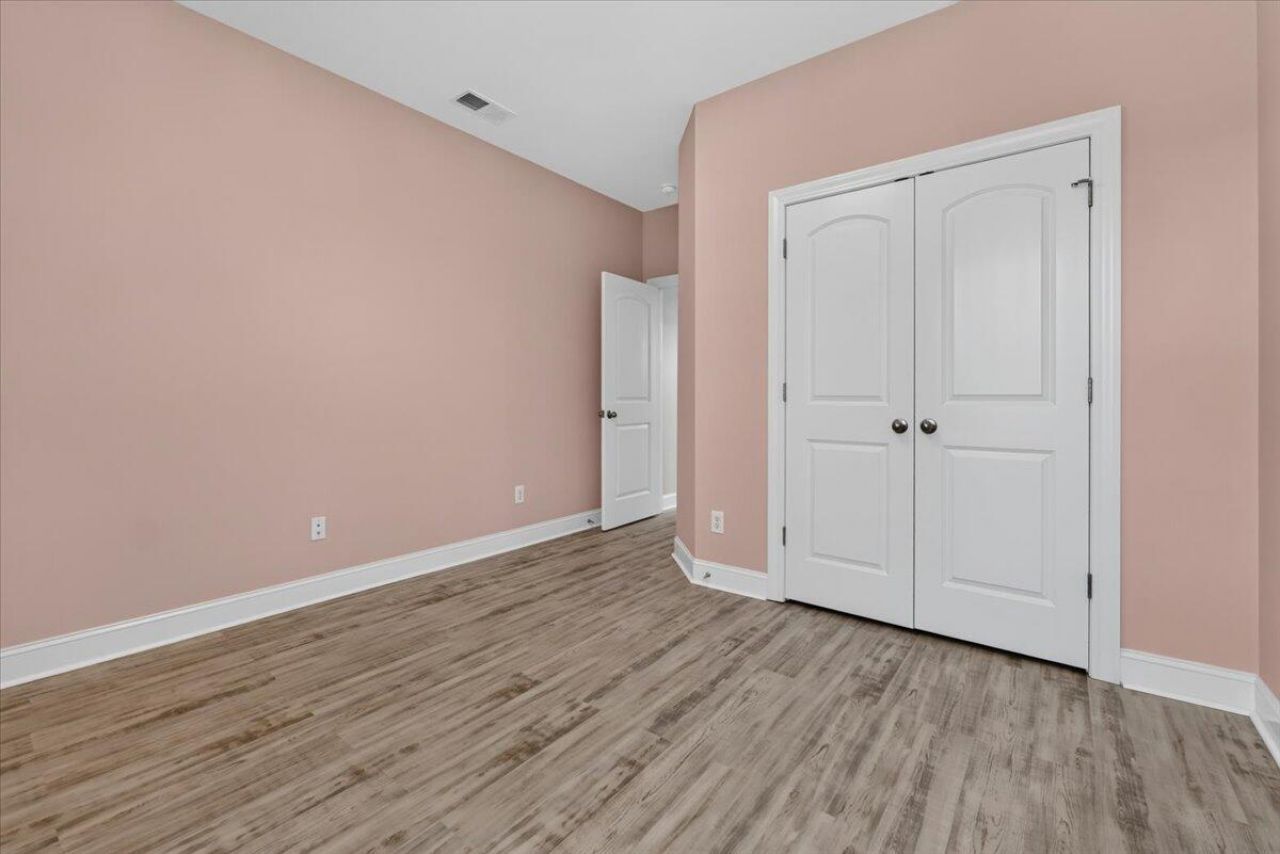 725 Quintan Street Photo 32