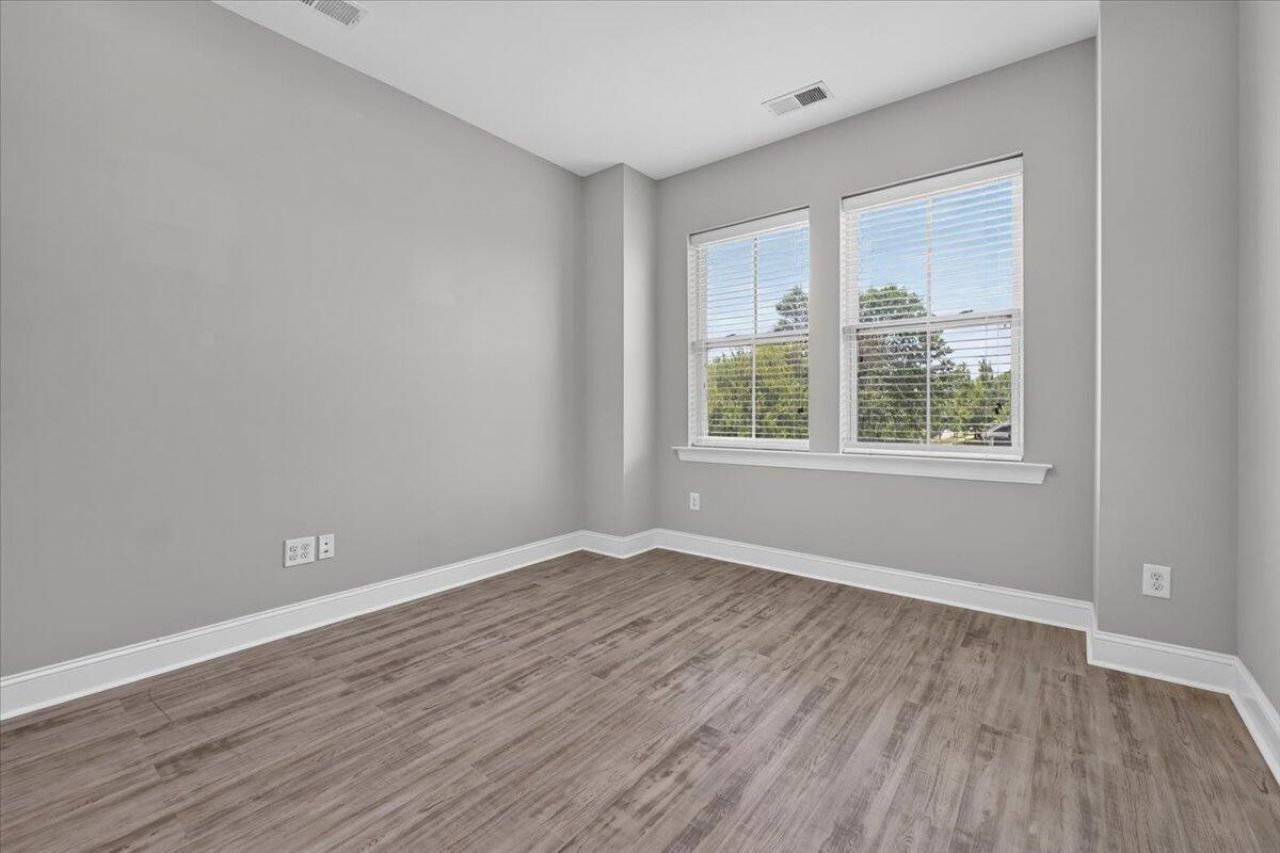 725 Quintan Street Photo 33
