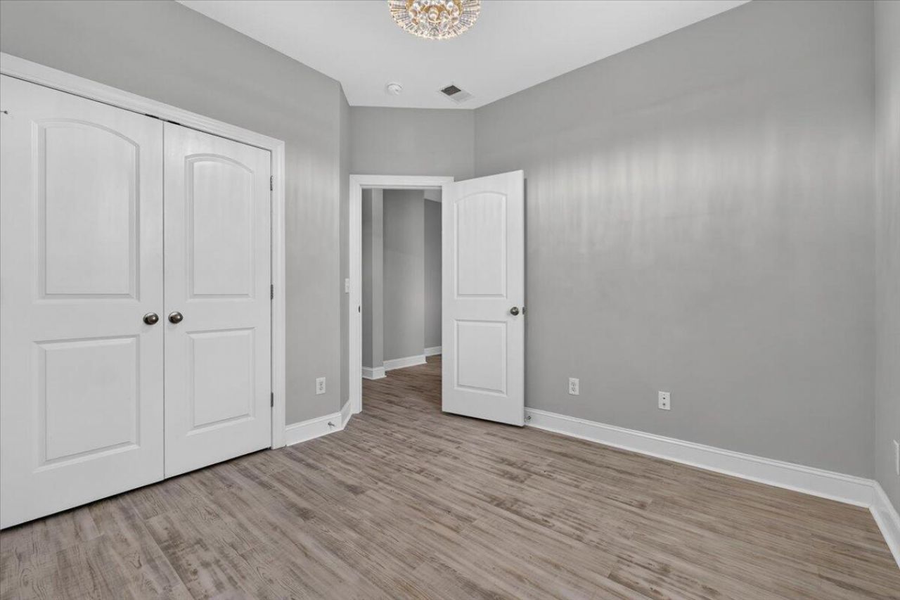 725 Quintan Street Photo 35