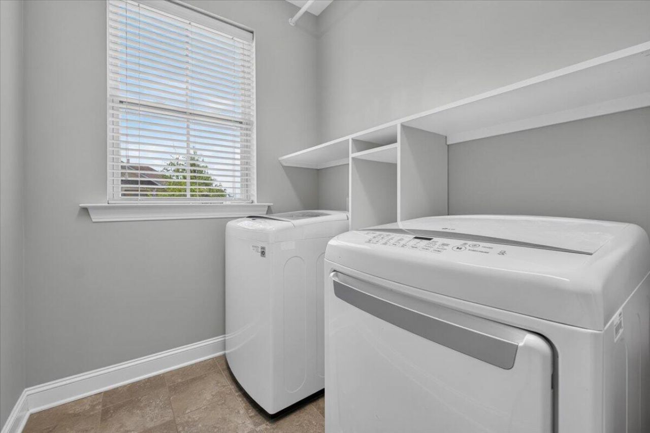 725 Quintan Street Photo 37