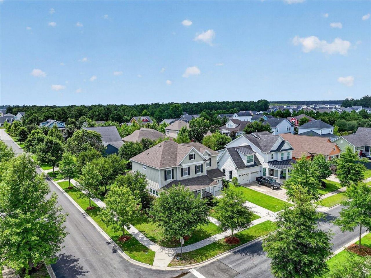725 Quintan Street Photo 4