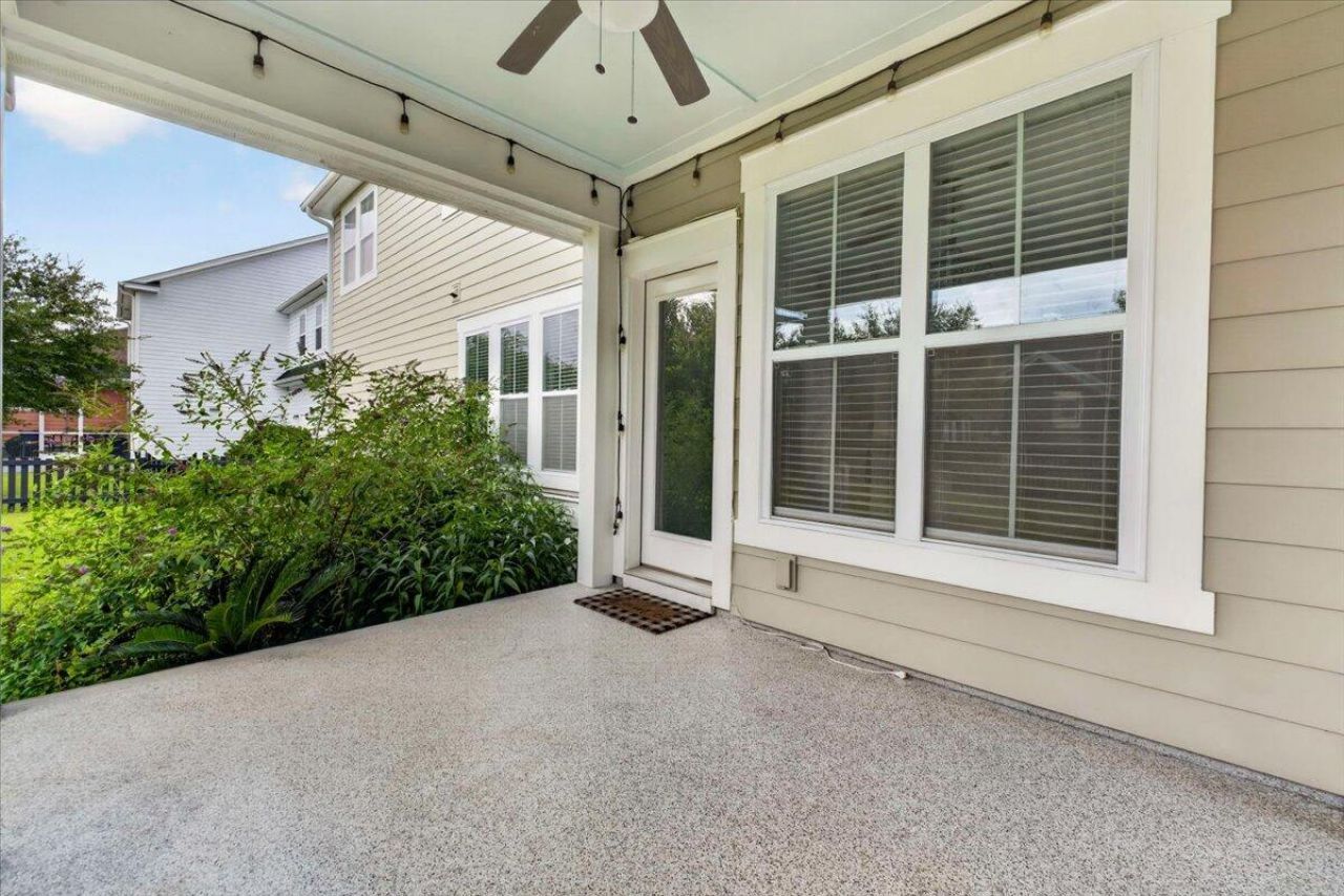 725 Quintan Street Photo 41
